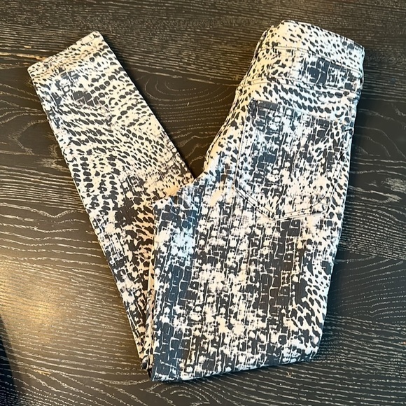 EXPRESS Stretch Skinny High Rise Snake Print Jeans, size 0 NWT - Picture 4 of 15